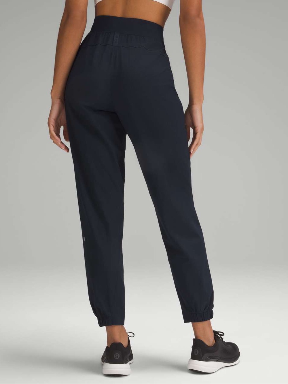 Lululemon License to Train High-Rise Pant
True Navy size 12